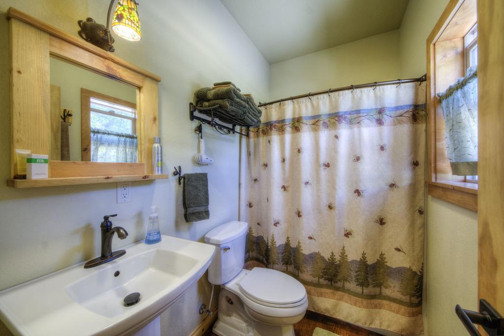 فيلا كيستونفي Yak Ridge Cabins And Farmstead By Mount Rushmore المظهر الخارجي الصورة